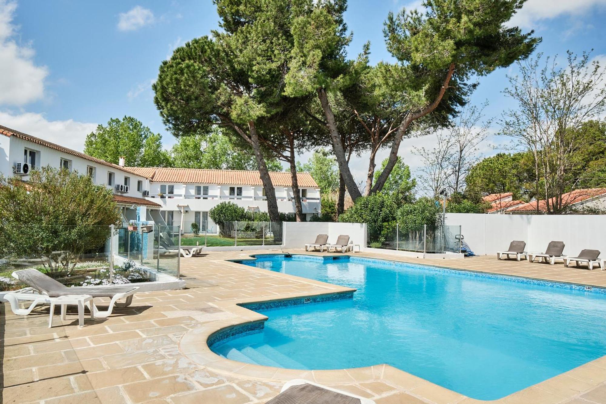 Artemia Aigues-Mortes - Hotel Avec Piscine المظهر الخارجي الصورة